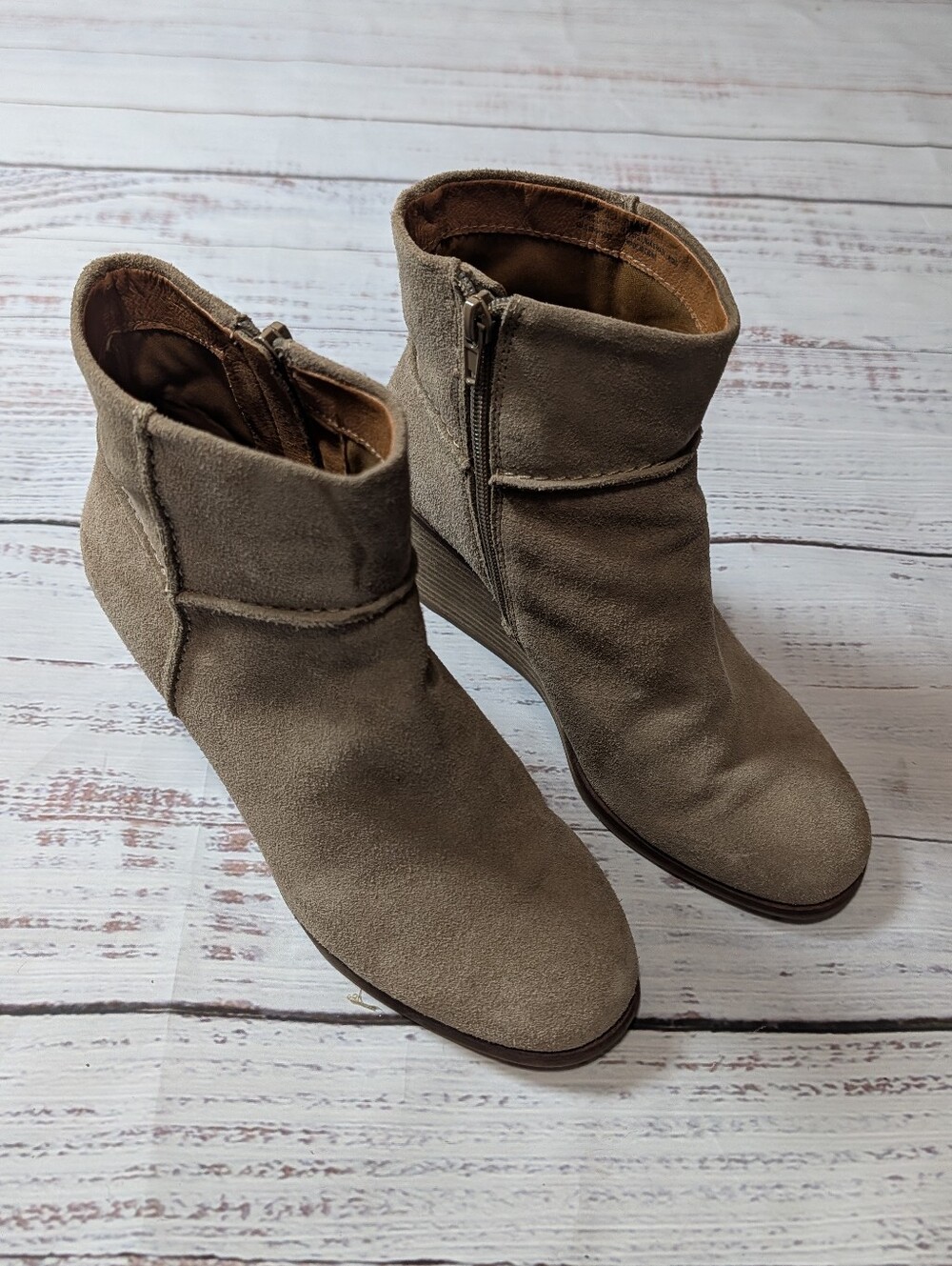 Lucky Brand Taupe Suede Wedge Ankle Booties Side Zip Stacked Heel 7.5M - Picture 2 of 8